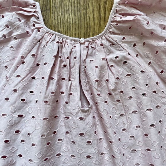 Universal Threads Lilac Eyelet Top Sz M - Picture 6 of 6